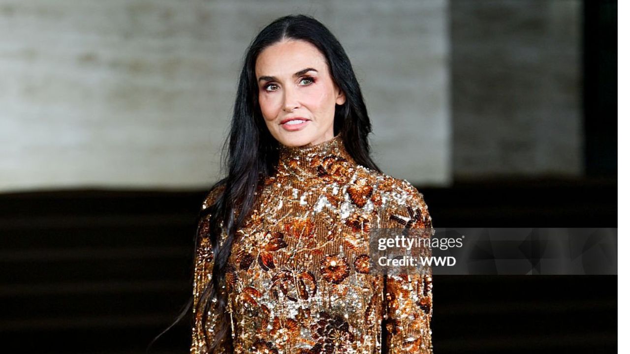 Demi Moore | Reprodução / WWD / Getty Images Embed 