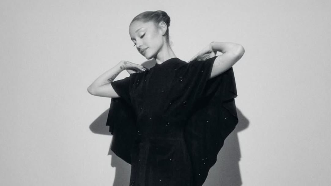 Ariana Grande muda de visual para encerrar a era “Wicked”