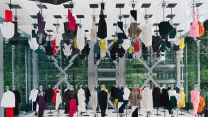 Alaïa Verão 2026: o silêncio da forma, a força do gesto e o desejo contido