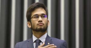 Kim Kataguiri apresenta proposta de isenção tributária para compras de até cinquenta dólares