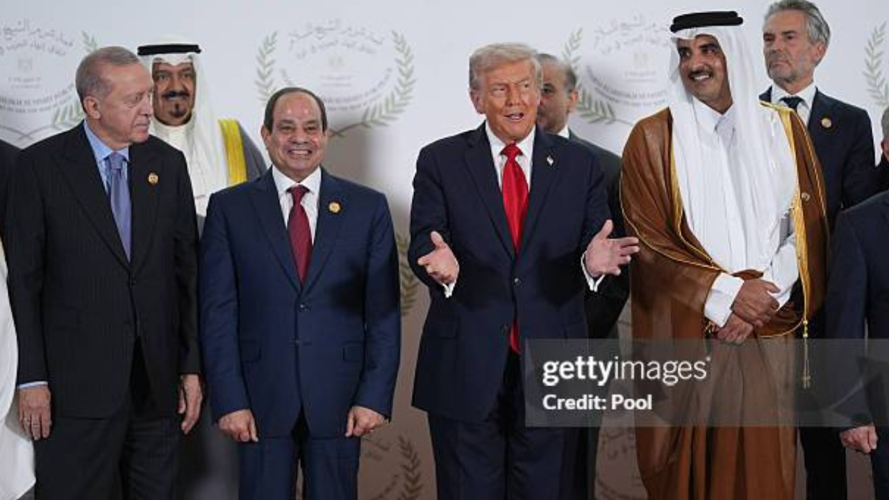 Líderes mundiais se reúnem em cúpula no Egito | Reprodução/Evan Vucci/Pool/Getty Images Embed