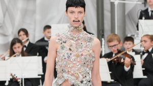 Glenn Martens estreia no prêt-à-porter da Maison Margiela durante a Paris Fashion Week