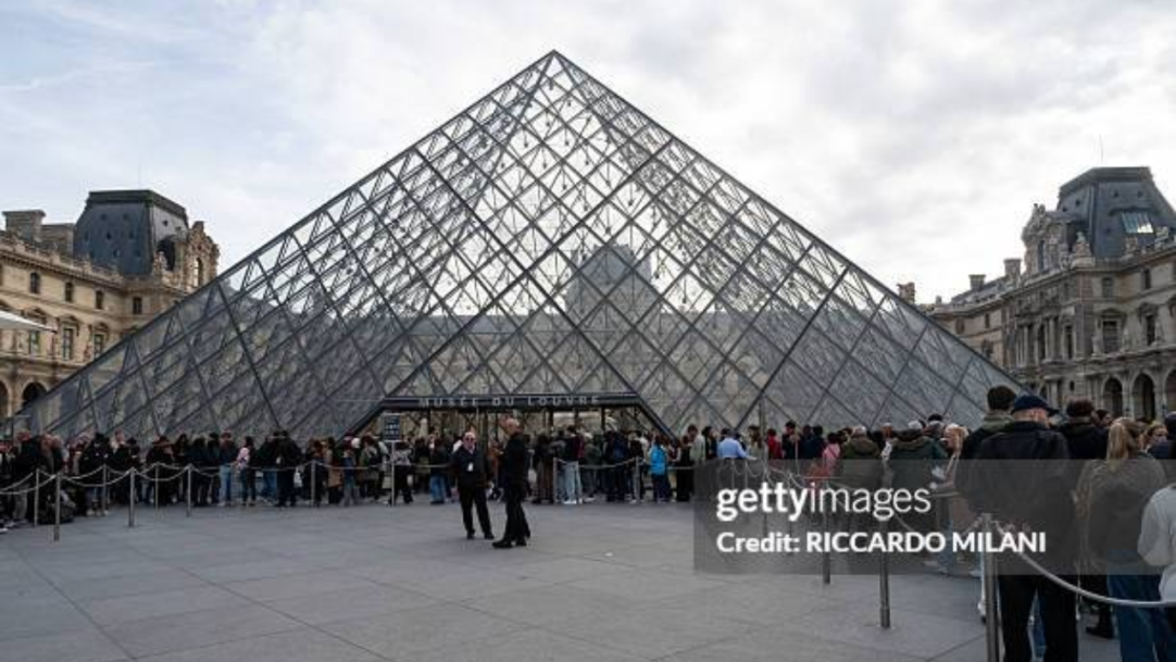 Polícia francesa prende mais cinco suspeitos pelo roubo no Museu do Louvre