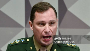 Mauro Cid tem sua tornozeleira eletrônica removida após decisão do STF