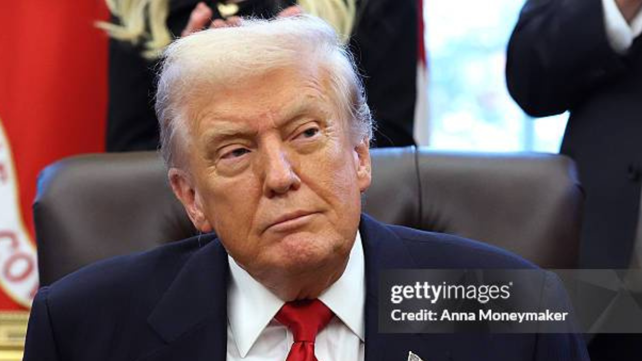 Donald Trump na cerimônia de posse do embaixador dos EUA na Índia, Sérgio Gor | Reprodução/Anna Moneymaker/Getty Images Embed