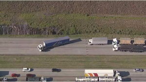 Polícia resgata homem de caminhão no Rodoanel em São Paulo