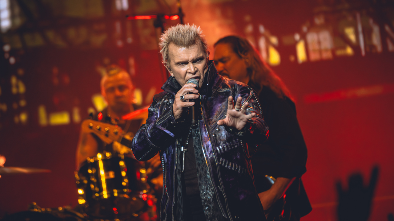 Noite retrô: Billy Idol faz São Paulo viajar no tempo