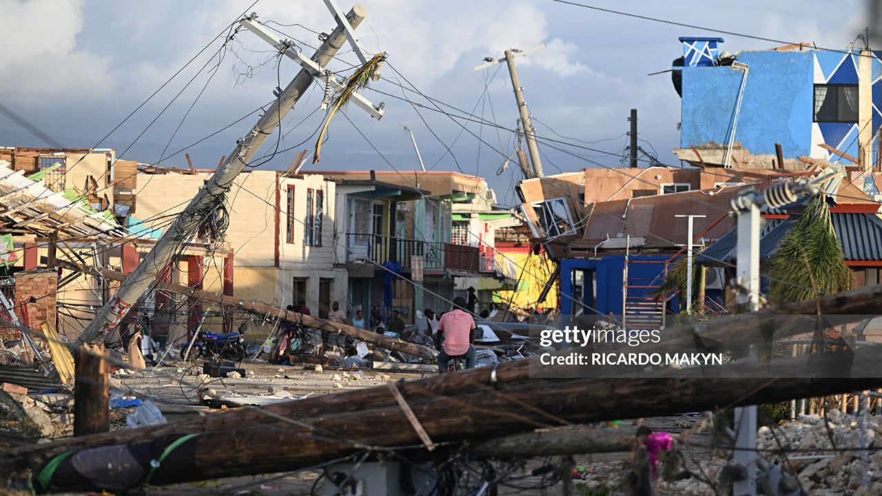 Cidade Black River afetada pelo Furacão Melissa | Reprodução/RICARDO MAKYN/Getty Images Embed