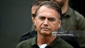 Carlos Bolsonaro demonstra preocupação com saúde de seu pai