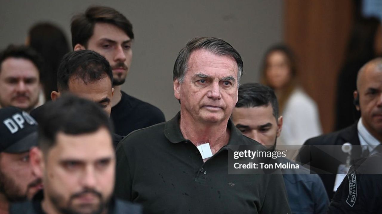 Bolsonaro já pode cumprir sua pena | Reprodução / Ton Molina / Getty Images Embed 