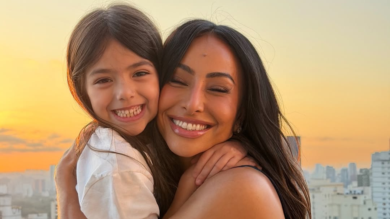 A apresentadora Sabrina Sato e sua filha Zoe | Reprodução/Instagram/@sabrinasato