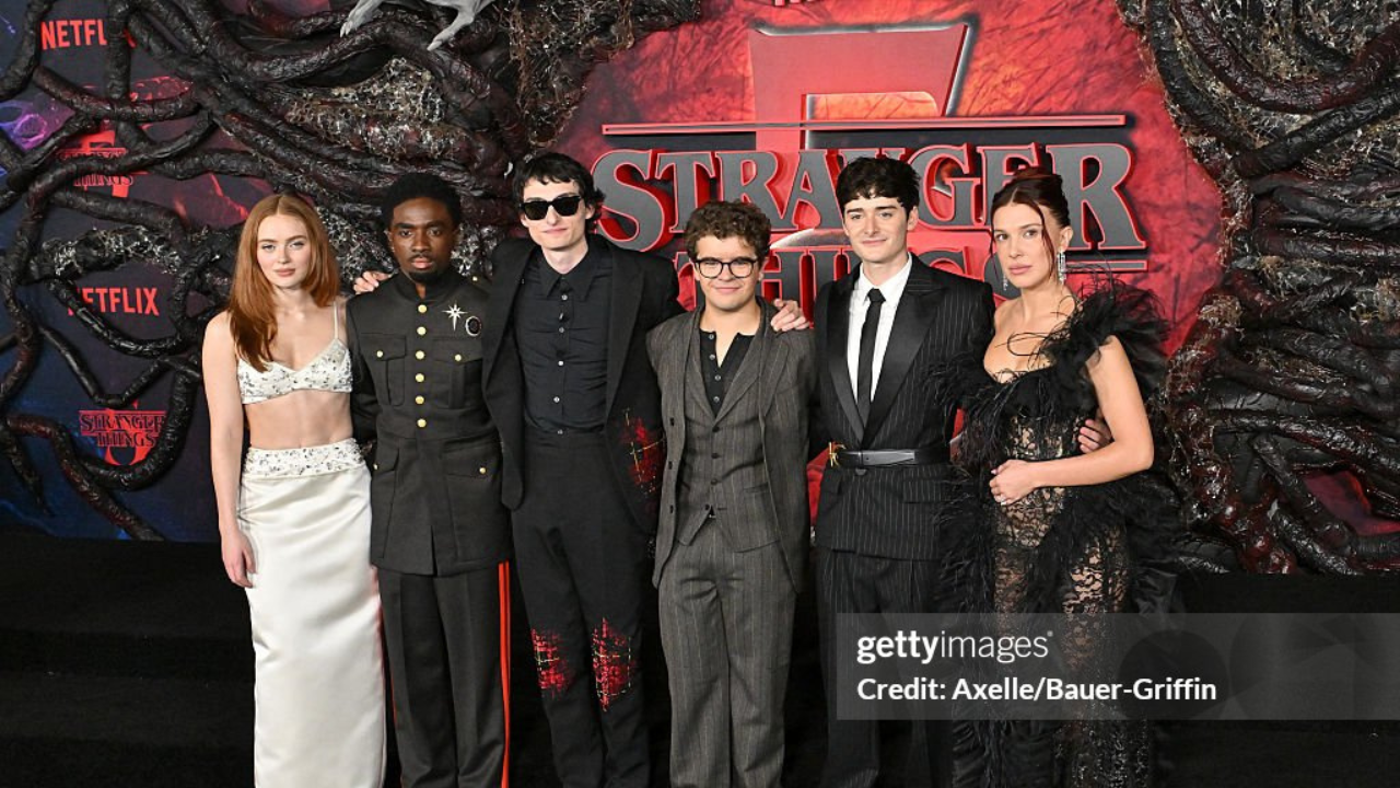 Tapete preto de Stranger Things 5 reúne glamour e despedidas em Los Angeles | Reprodução/GettyImagesEmbed/@Axelle/Bauer-Griffin
