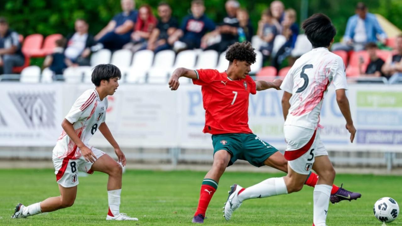 Cristianinho atuando pela seleção portuguesa sub-16 | Reprodução/X/cronaldojrnews