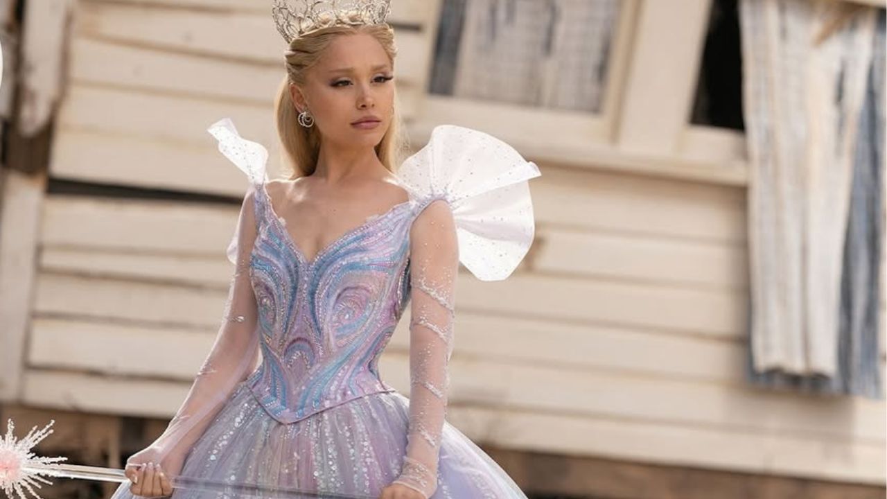 Ariana Grande interpreta Glinda  | Reprodução/Instagram/@arianagrande