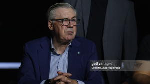 Em evento com Ancelotti, Emerson Leão critica treinadores estrangeiros no Brasil