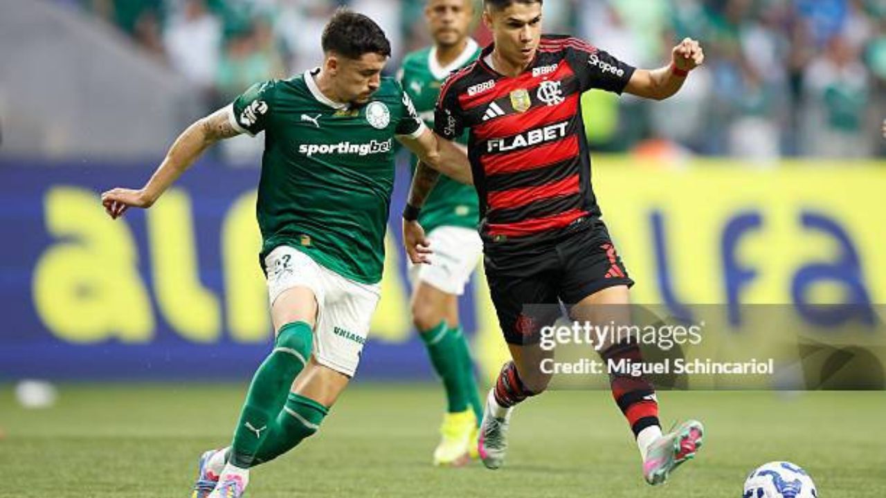 Jogadores na partida entre Flamengo e Palmeiras   | Reprodução/ 	Miguel Schincariol/Getty images embed