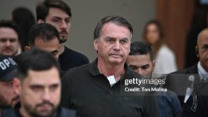 Alexandre de Moraes autoriza cirurgia de Bolsonaro e rejeita prisão domiciliar