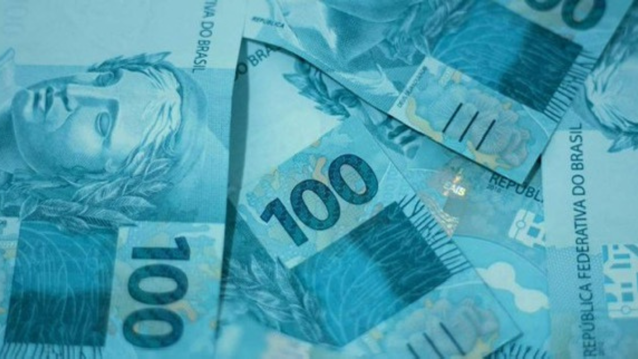 Governo define reajuste do salário mínimo para 2026 | Reprodução/X/@catracalivre