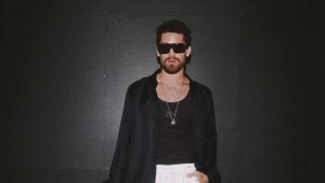 João Guilherme recorre a ritual de cura budista em passeio pelo Japão