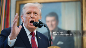 Chefe de gabinete compara perfil de Trump ao de dependentes