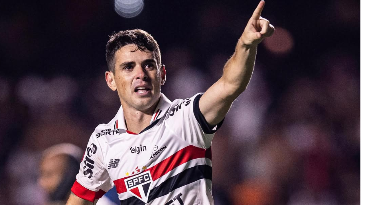 Oscar visita o CT do São Paulo após incidente cardíaco