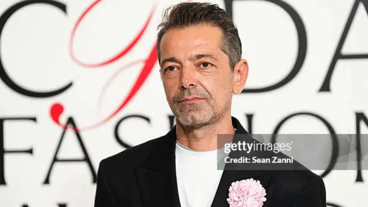 Versace negocia com Pieter Mulier que é diretor criativo da Alaïa para nova fase da maison l
Reprodução/Sean Zanni/Patrick McMullan via Getty Images Embed