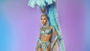 Sabrina Sato rouba a cena em mini desfile da Vila Isabel