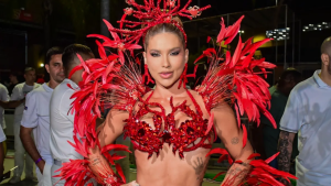 Virginia Fonseca estreia na Sapucaí em minidesfile com celebridades