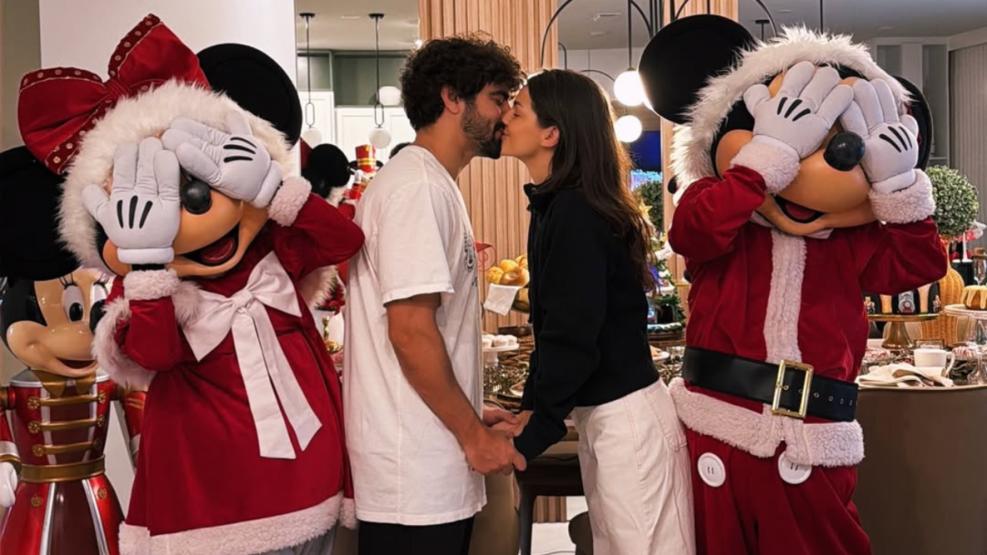 Caio Castro e Vitoria Bohn celebram final de ano na Bahia