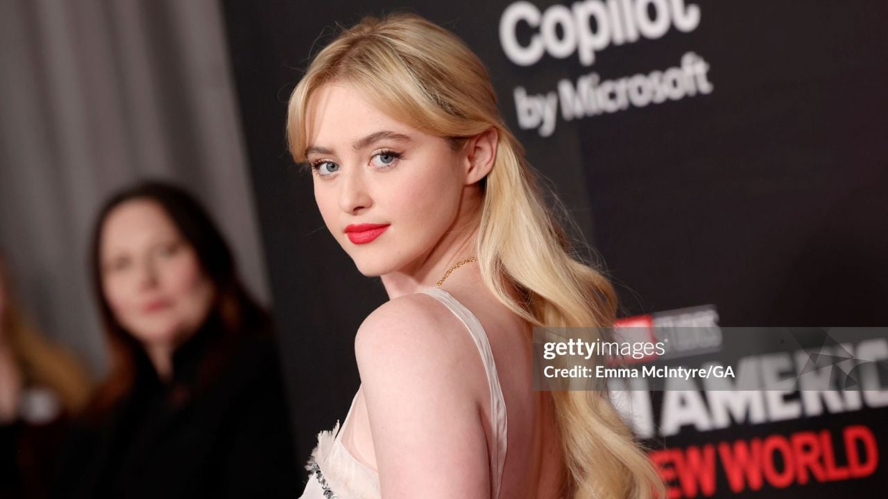 Atriz de “Supernatural” chega ao Brasil para CCXP 2025