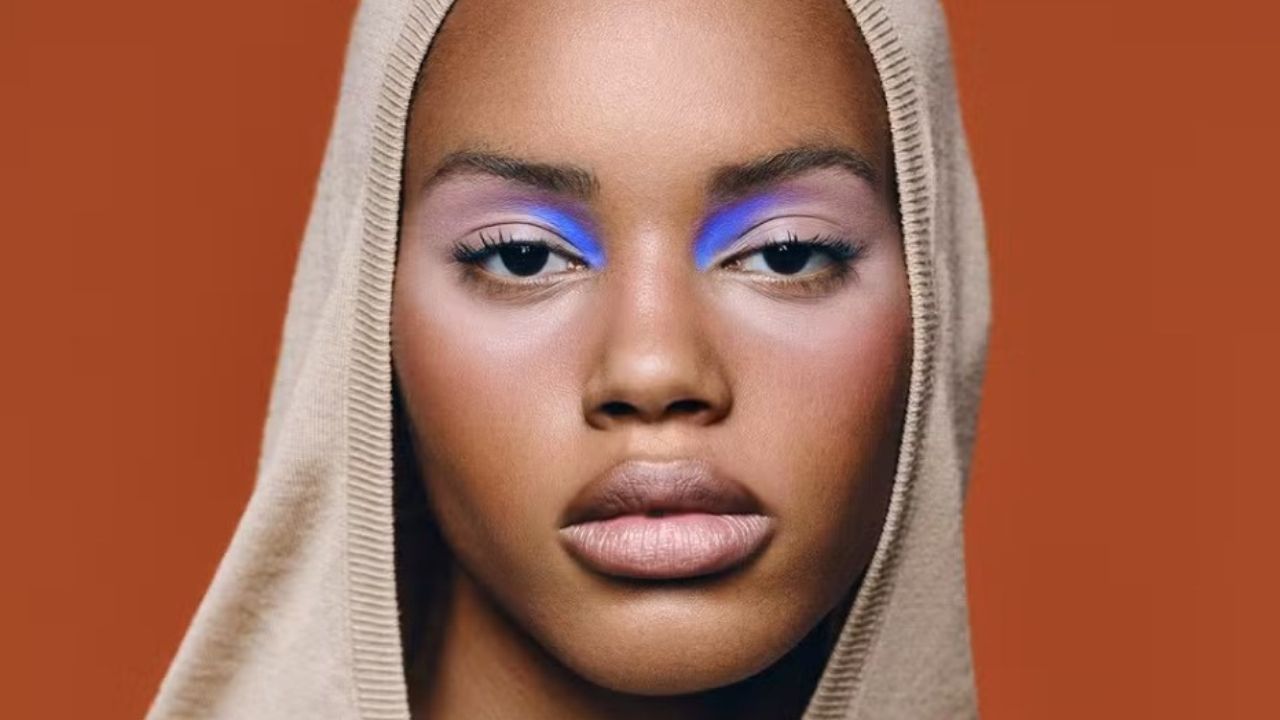 Neon pastel é o novo tom de 2026 | Reprodução/Instagram/@voguebrasil