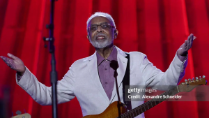 Gilberto Gil celebra raízes baianas em noite simbólica da turnê “Tempo Rei”