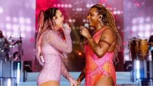 Ivete domina Salvador e recebe Liniker em show