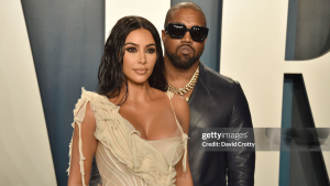 Kim Kardashian expõe acusações de Kanye West e relata trauma em Paris