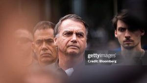 Defesa de Bolsonaro solicita transferência para cirurgia ao STF