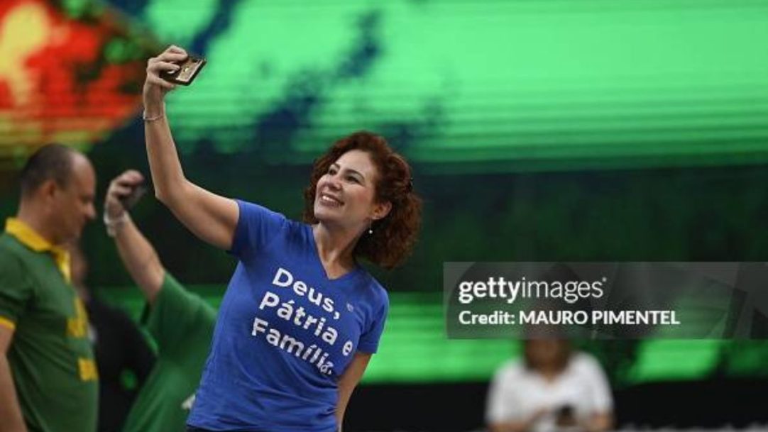Jurista afirma que STF pode cassar a decisão da Câmara sobre Carla Zambelli