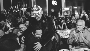 Celebridades exibem tendências de moda no GQ Men of the Year 2025