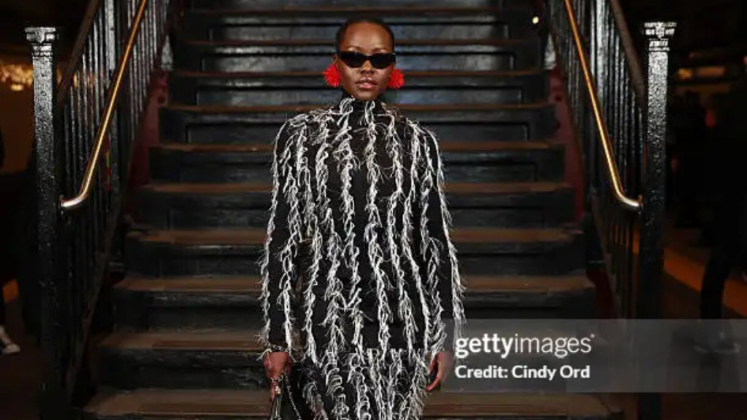 Métiers d’Art 2026: Celebridades transformam estação Bowery em vitrine da Chanel