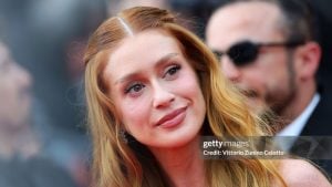 Marina Ruy Barbosa rebate internauta após crítica por aparência