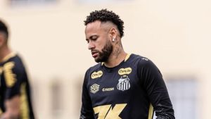Neymar busca vaga no Top 10 de artilheiros do Santos