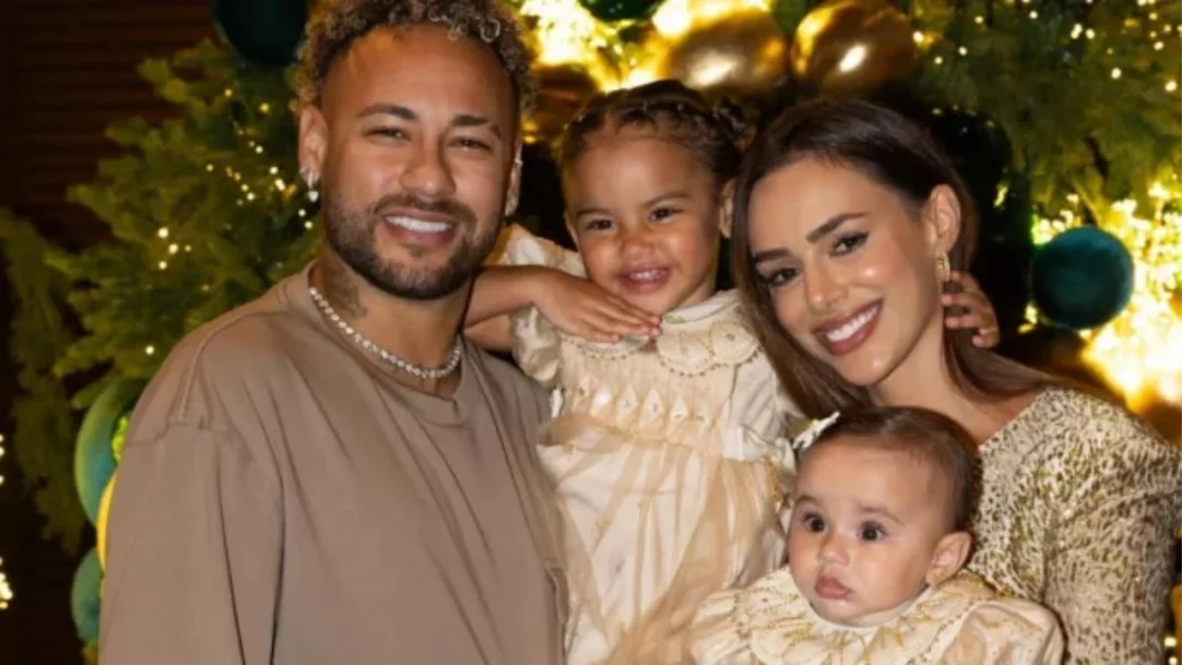Bruna Biancardi homenageia filhos em bolo para Neymar
