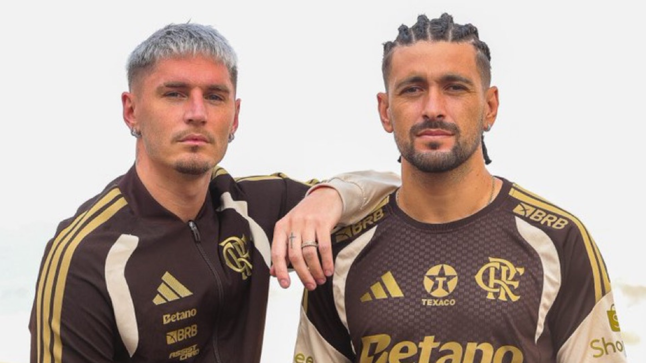 Arrascaeta e Varela com uniforme de treino | Reprodução/X/@Flamengo