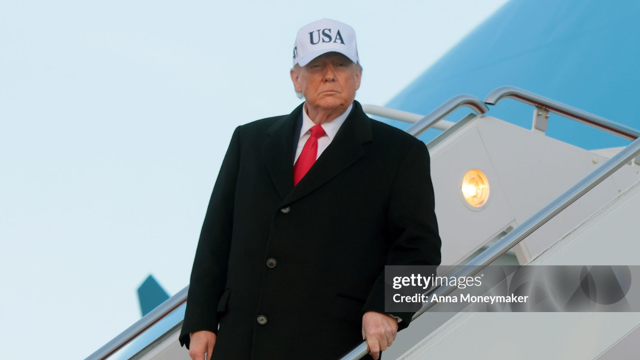 Avião de Trump volta à base por problema técnico