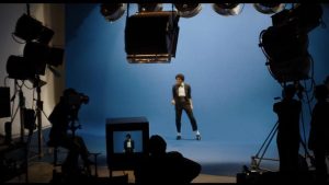 Filme biográfico sobre Michael Jackson ganha novo teaser