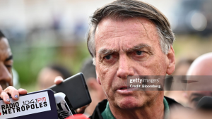 Bolsonaro recebe alta hospitalar e retorna à PF