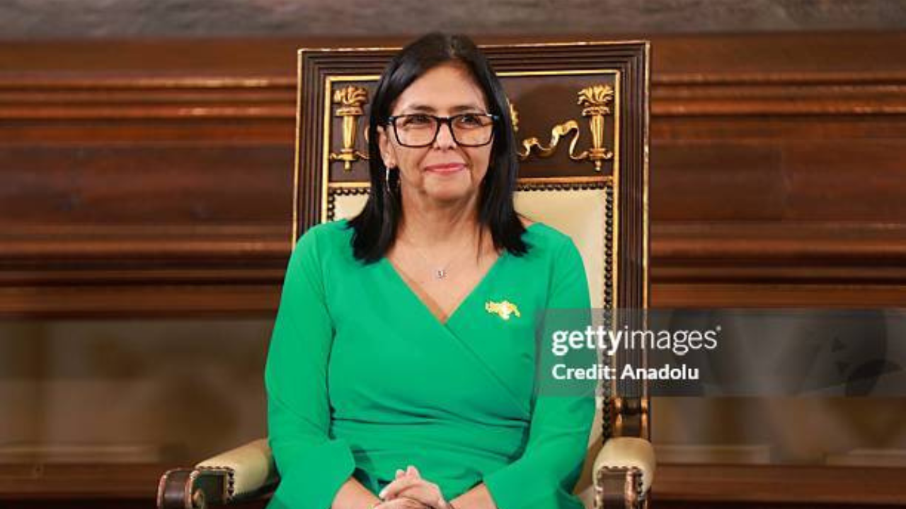 Delcy Rodríguez, presidente interina da Venezuela | Reprodução/Venezuelan National Assembly/Anadolu/ Getty Images Embed