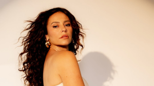 Paolla Oliveira comenta rumores sobre entrega de flores e fala em invasão de privacidade