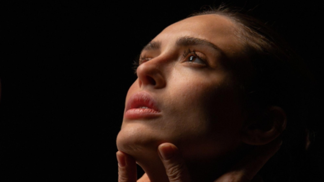 Isabelle Drummond e Vera Holtz contracenam em curta intenso inspirado na poesia de Hilda Hilst