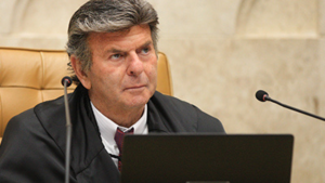Ministro Luiz Fux é diagnosticado com pneumonia dupla, e se afasta do STF