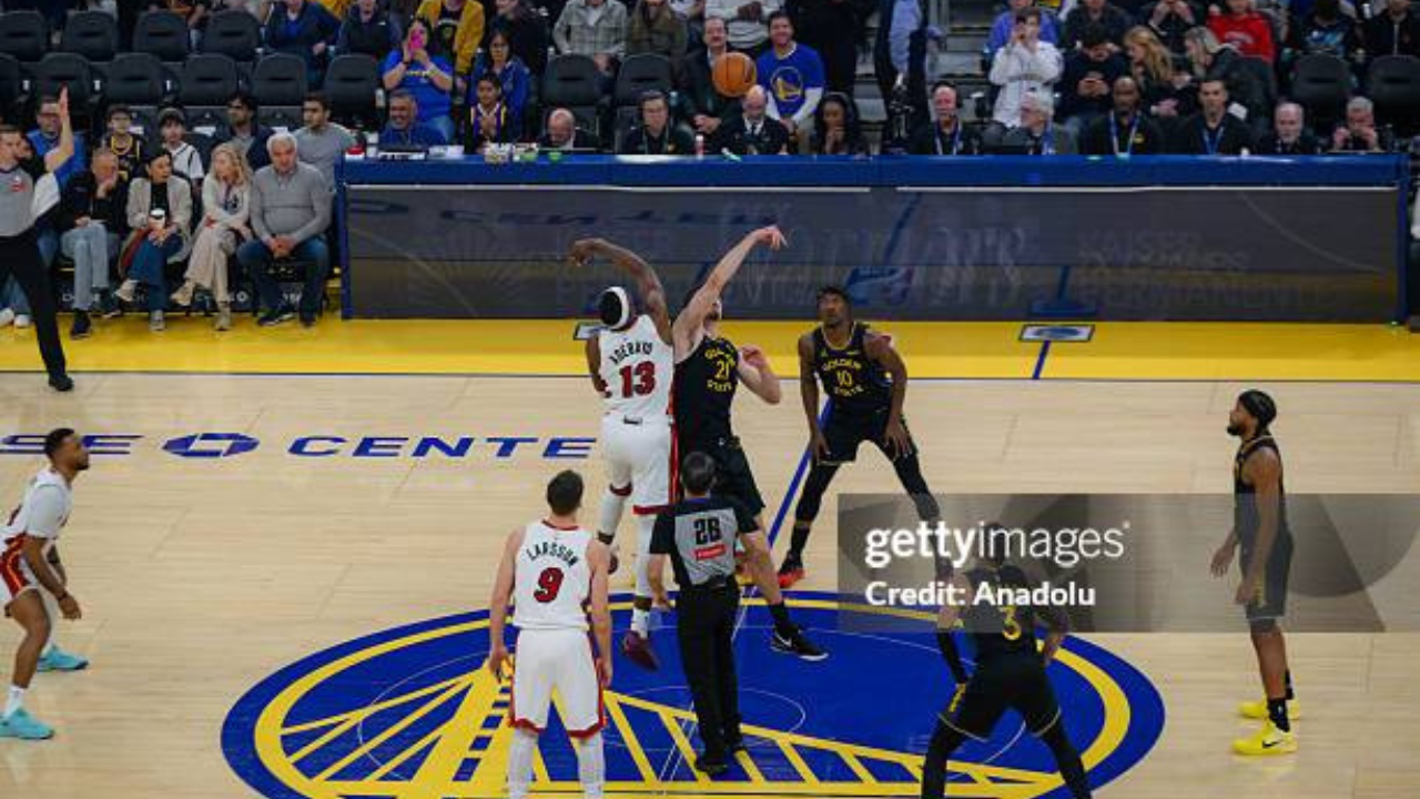NBA: Warriors vencem Miami Heat com cesta do meio da quadra